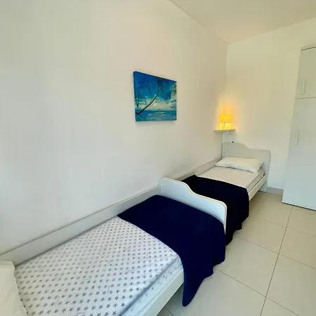 Modern In A Quiet Area - Beahost